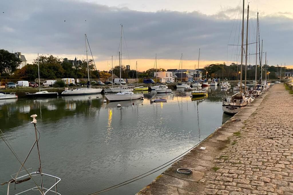Appartement En Entree De Ville Avec Balneo Pont-lʼAbbé Exteriör bild